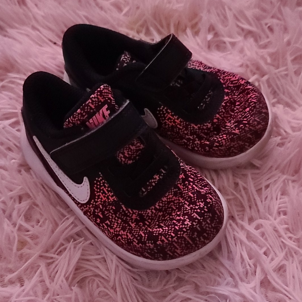 MAKE ME AN OFFER FAST SALE. NIKE SHOES